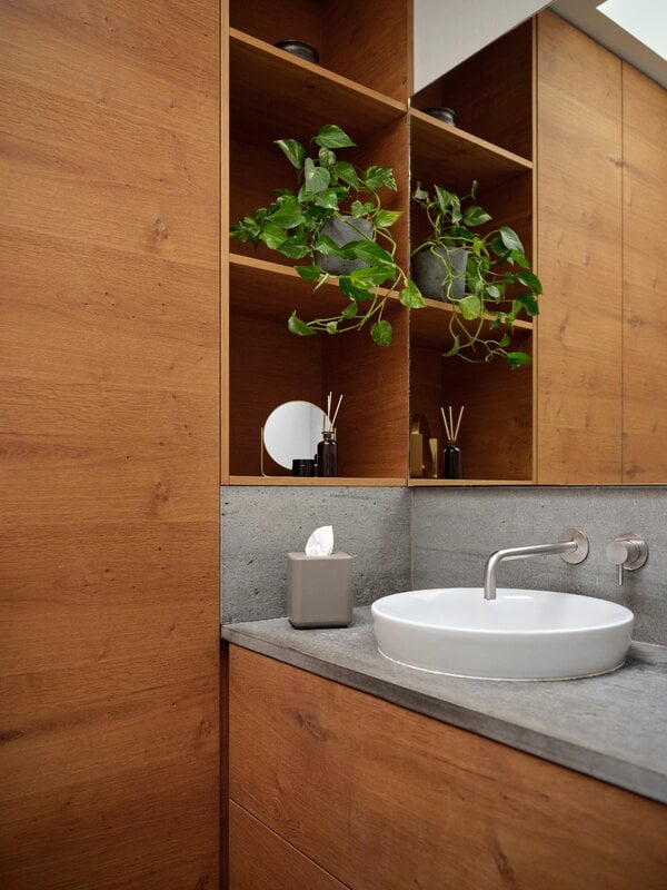 Zone Denmark Specchio da tavolo Ume con ingrandimento, finitura in ottone, immagine decorativa
