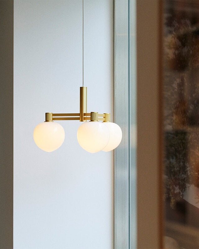 LYFA Memoir 120 III lampadario, ottone, immagine decorativa