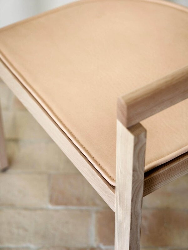 Fritz Hansen Coussin d'assise pour chaise MA100, cuir naturel, image décorative
