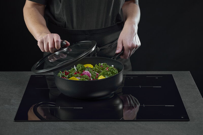Scanpan Pro SB+ sauté pan with lid, deep, 26 cm, decoration image