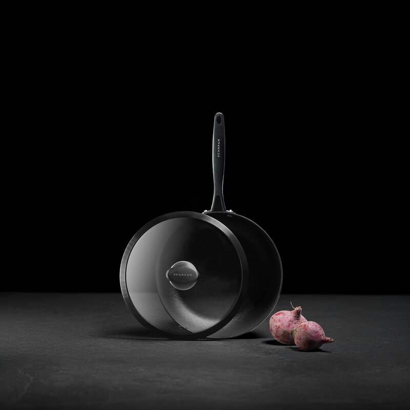Scanpan Pro SB+ sauté pan with lid, deep, 26 cm, decoration image