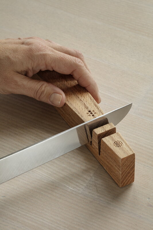 Eva Solo Western knife sharpener, 40 degrees, oak, decoration image