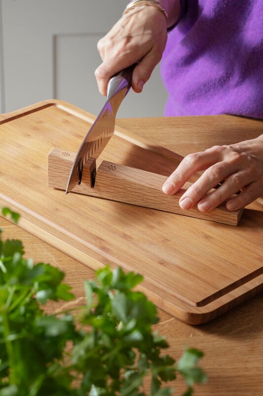 Eva Solo Eastern knife sharpener, 30 degrees, oak, decoration image