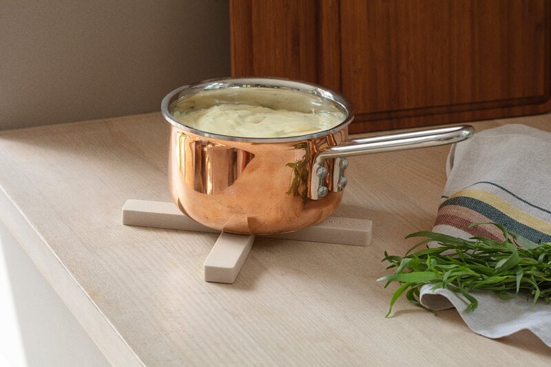 Eva Solo Magnetic trivet, sand, view 2