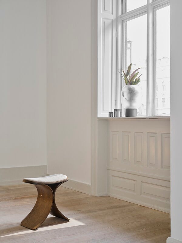 Gejst Luno stool, dark oak - dark beige, decoration image
