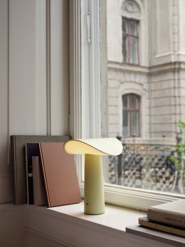 Gejst Lium portable table lamp, light yellow, view 2