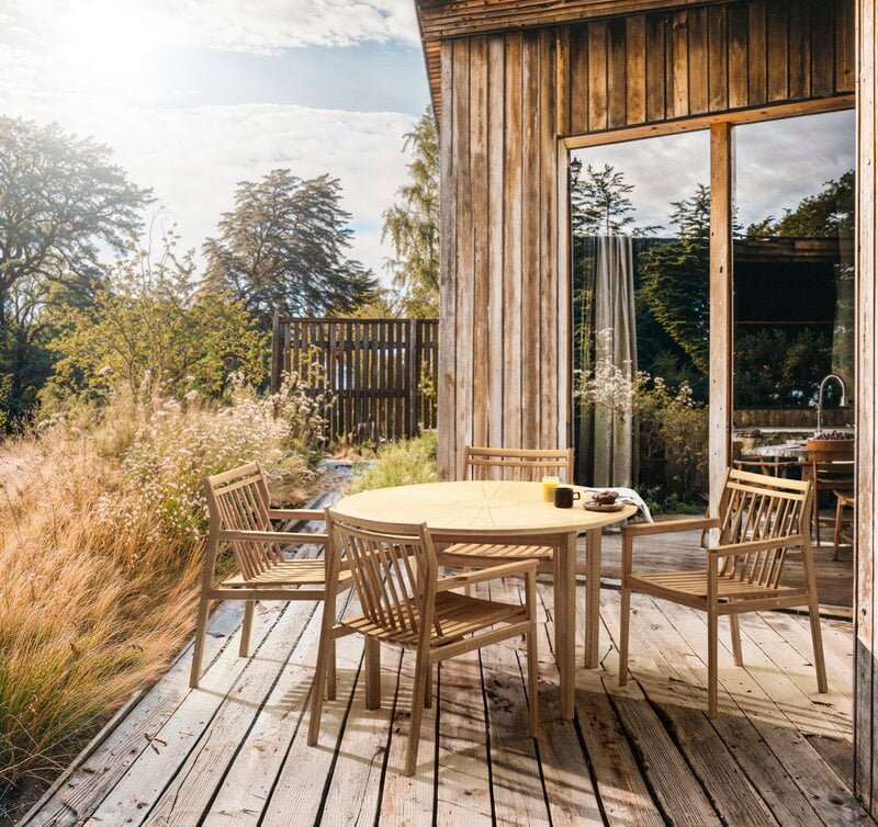 FDB Møbler M27 Sammen round garden table, 120 cm, oiled teak, decoration image