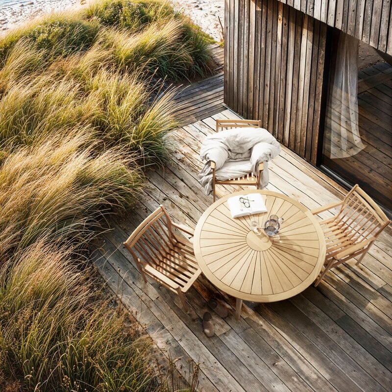 FDB Møbler M27 Sammen round garden table, 120 cm, oiled teak, decoration image