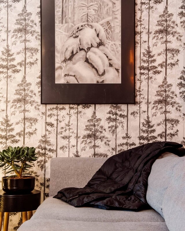 Joutsen Kulkuri down blanket, 130 x 190 cm, licorice, decoration image