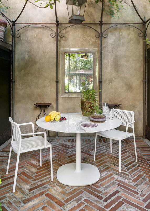Kartell Multiplo tavolo rotondo, 118 cm, bianco - finitura in marmo bianco, immagine decorativa