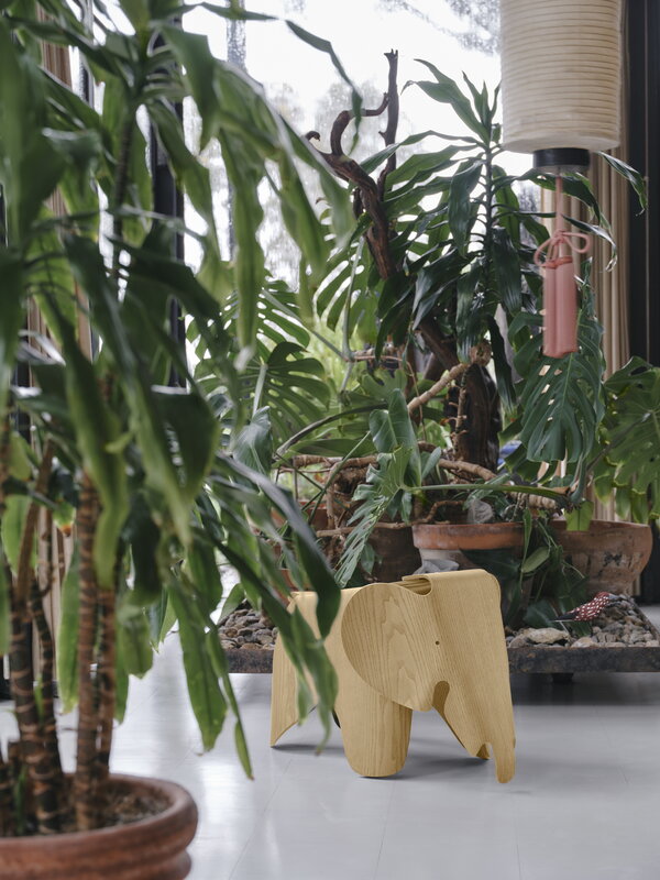 Vitra Eames Elephant, contreplaqué, châtaignier, image décorative