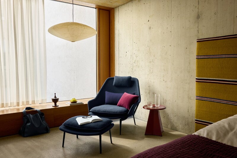 Vitra Tabouret Métallique stool, Japanese red, decoration image