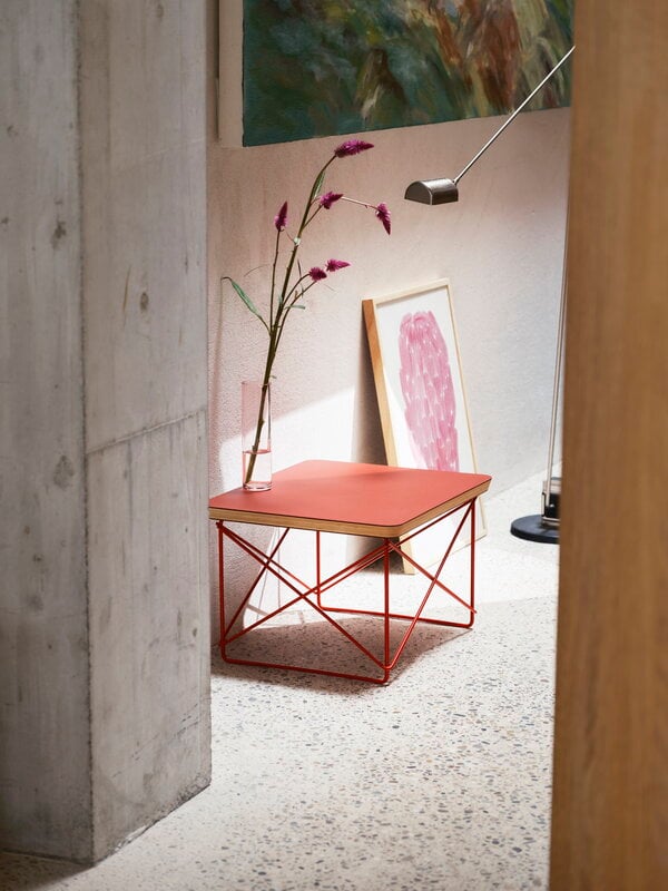 Vitra Eames LTR Occasional table, dark brick linoleum - Eames classic red, decoration image