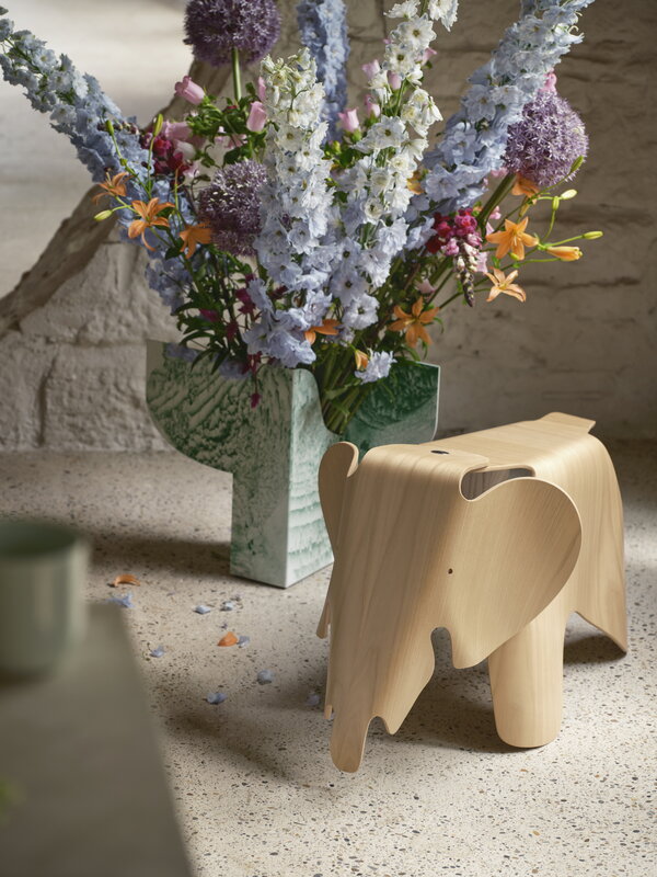 Vitra Eames Elephant, contreplaqué, châtaignier, image décorative