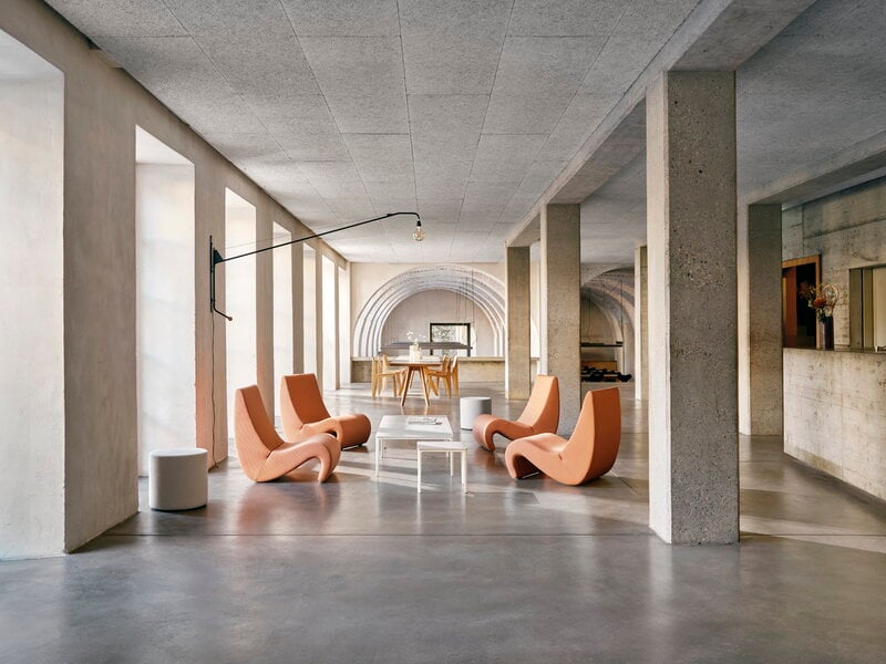 Vitra Amoebe lounge chair, Volo 22 corail clair, image décorative