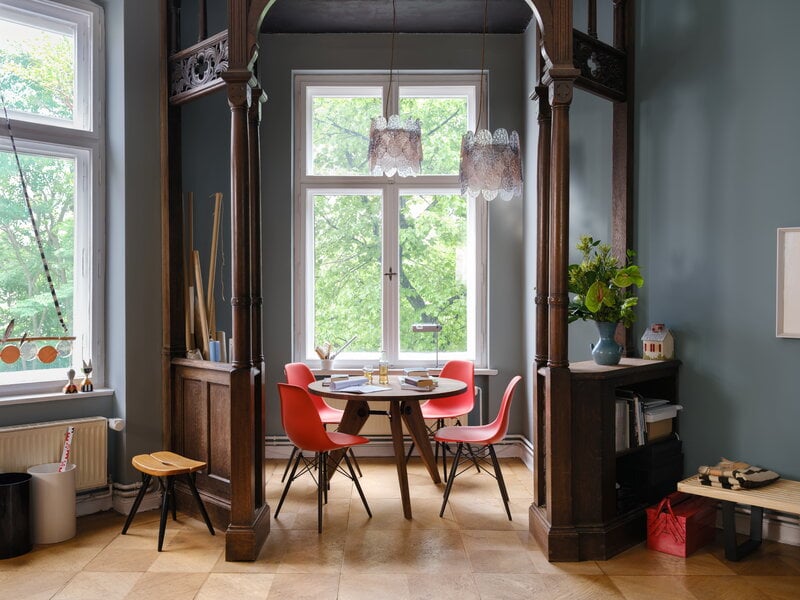 Vitra Guéridon pöytä, 105 cm, öljytty amerikkalainen pähkinäpuu, näkymä 2