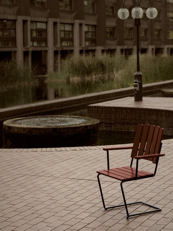 Grythyttan Stålmöbler Sillón A2, negro - roble rojo oscuro, imagen de decoración