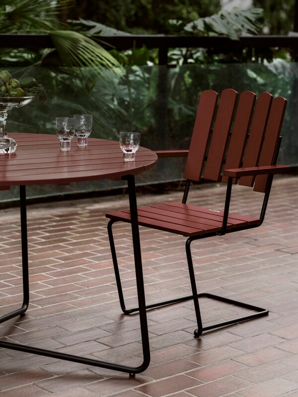 Grythyttan Stålmöbler Sillón A2, negro - roble rojo oscuro, imagen de decoración