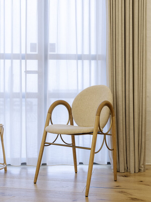 Brdr. Krüger Arkade dining chair, oiled oak - brass - Moss cream, decoration image