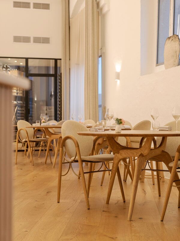 Brdr. Krüger Arkade dining chair, oiled oak - brass - Moss cream, decoration image