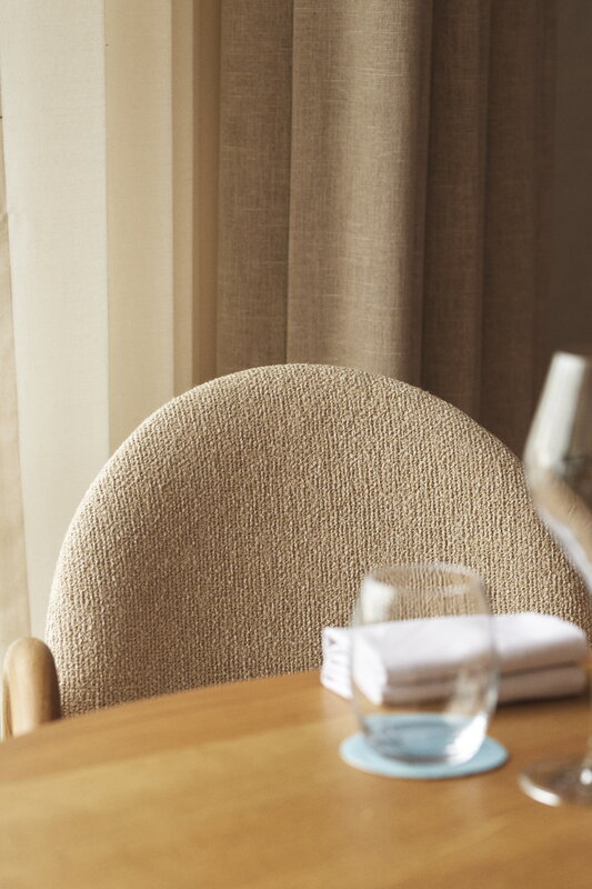 Brdr. Krüger Arkade dining chair, oiled oak - brass - Moss cream, decoration image
