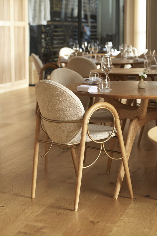 Brdr. Krüger Arkade dining chair, oiled oak - brass - Moss cream, decoration image