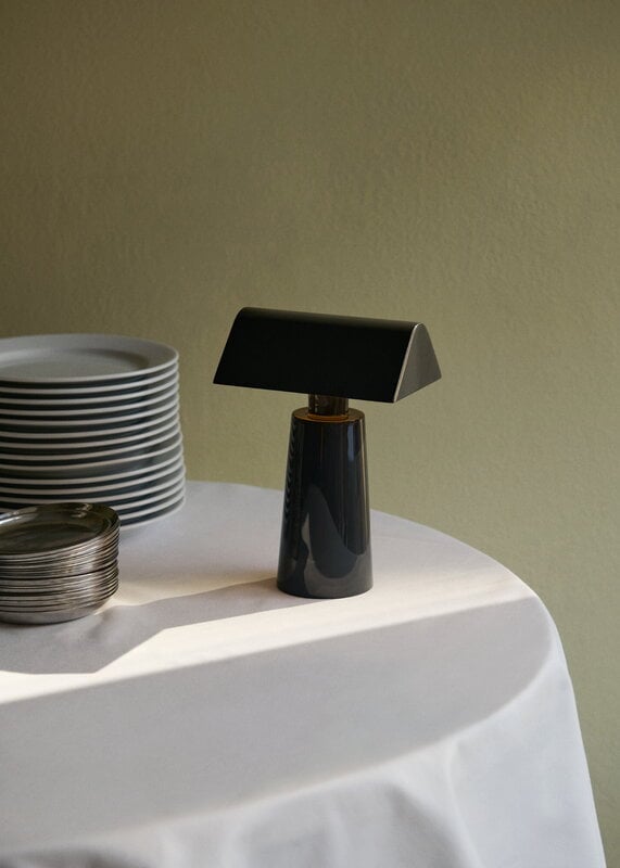 &Tradition Caret MF1 portable table lamp, anthracite, decoration image