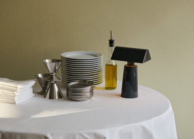&Tradition Caret MF1 portable table lamp, anthracite, decoration image