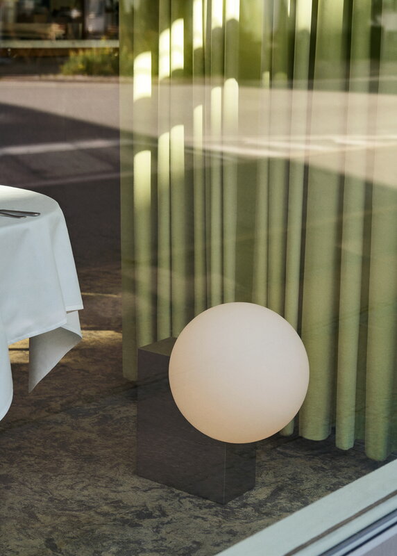 &Tradition Journey SHY4 floor lamp, brushed steel - opal glass, decoration image