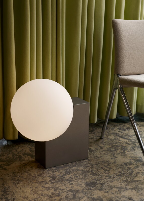 &Tradition Journey SHY4 floor lamp, brushed steel - opal glass, decoration image