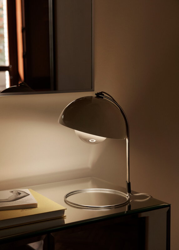 &Tradition Flowerpot VP4 table lamp, grey beige, view 2