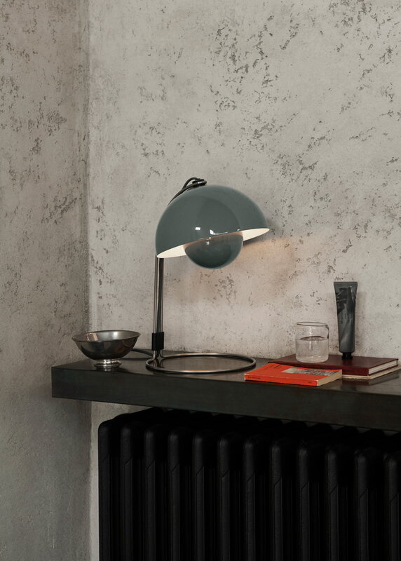 &Tradition Flowerpot VP4 table lamp, stone blue, view 2