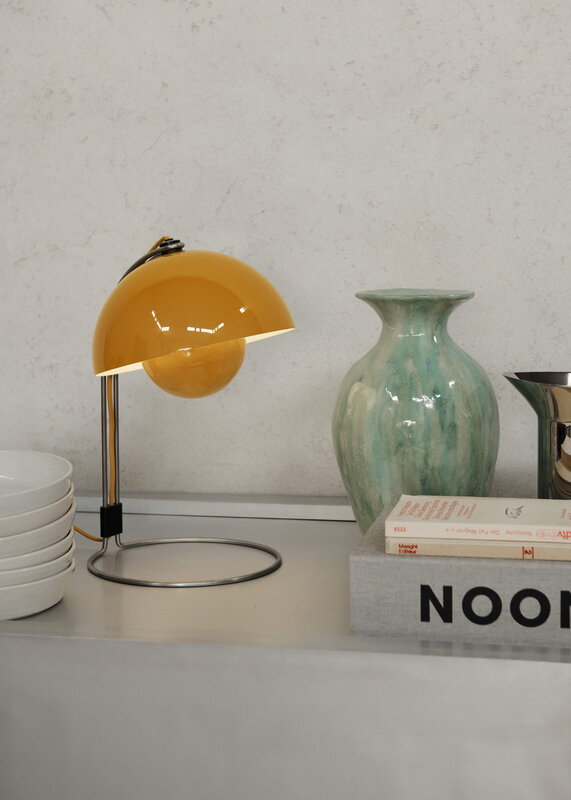 &Tradition Flowerpot VP4 table lamp, mustard, view 2