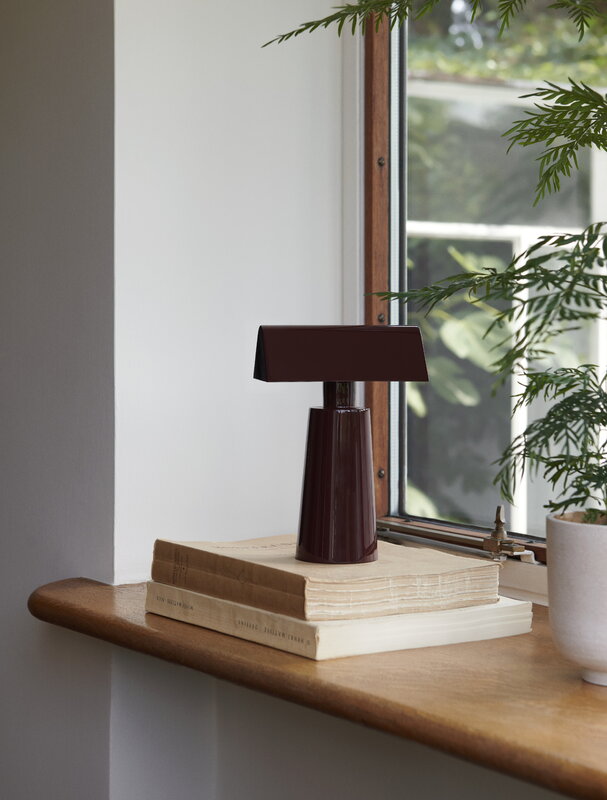 &Tradition Caret MF1 portable table lamp, dark burgundy | Finnish