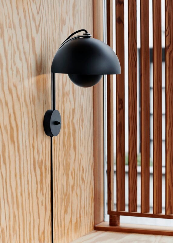 &Tradition Flowerpot VP8 wall lamp, matt black, decoration image