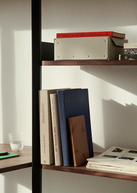 &Tradition Rombe shelf, Configuration B (IF1 & IF5), anthracite - walnut, decoration image