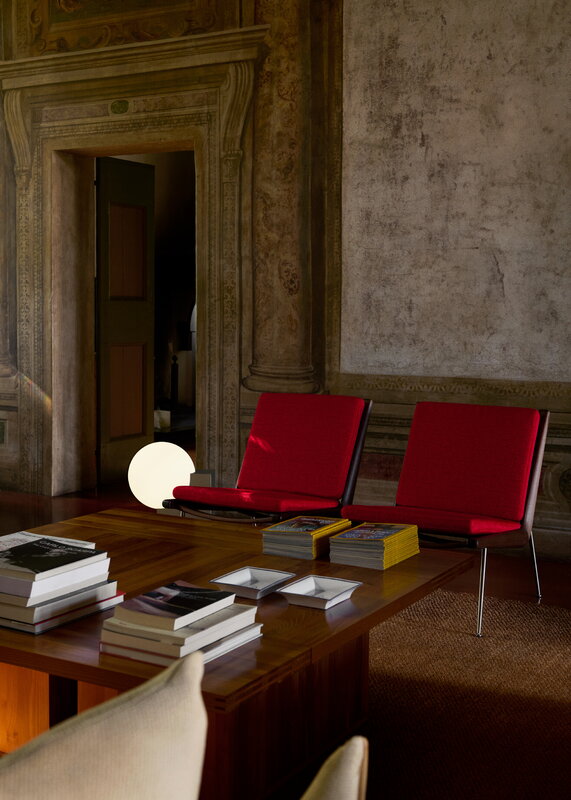 &Tradition Journey SHY4 floor lamp, brushed steel - opal glass, decoration image