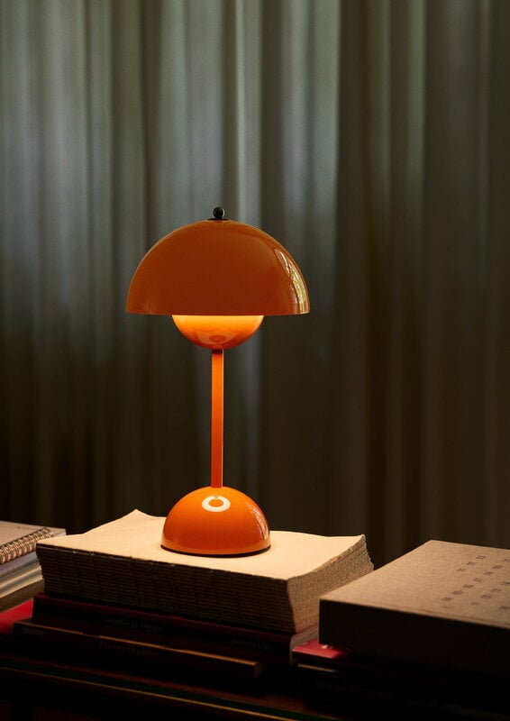 &Tradition Flowerpot VP9 portable table lamp, zesty orange