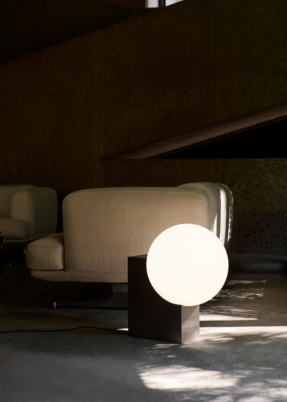 &Tradition Journey SHY4 floor lamp, brushed steel - opal glass, decoration image