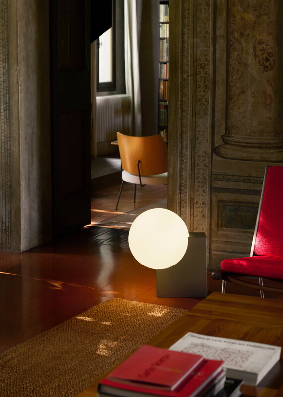 &Tradition Journey SHY4 floor lamp, brushed steel - opal glass, decoration image