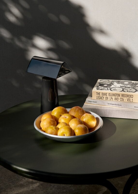 &Tradition Caret MF1 portable table lamp, anthracite, decoration image