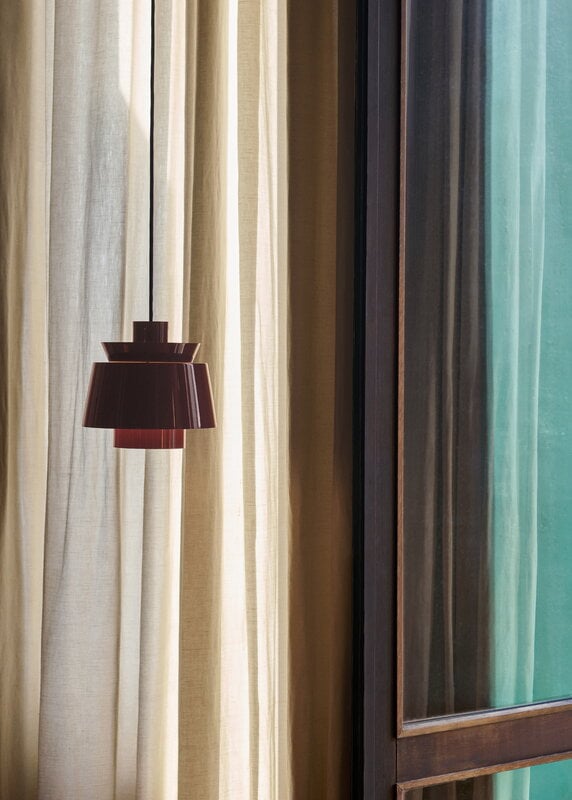 &Tradition Utzon pendant JU1, azul acero, burdeos oscuro, imagen de decoración
