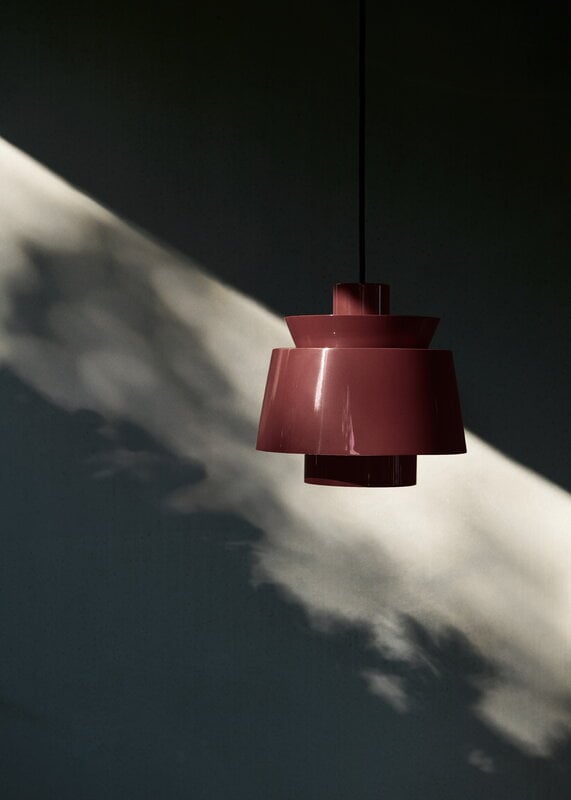 &Tradition Utzon pendant JU1, azul acero, burdeos oscuro, imagen de decoración