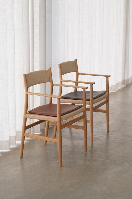 Brdr. Krüger ARV dining chair with armrest, oiled oak - papercord, decoration image