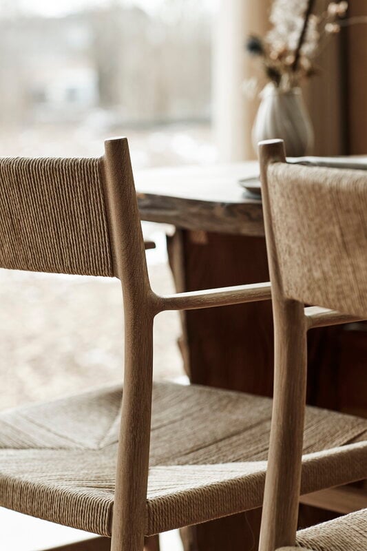 Brdr. Krüger ARV dining chair with armrest, oiled oak - papercord, decoration image