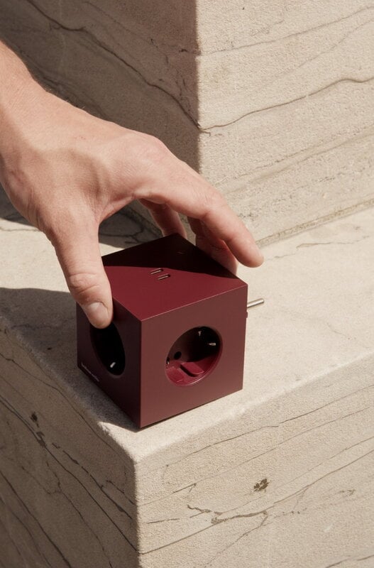 Avolt Square 2 USB-C wall socket extender, mulberry red, Avolt x Bauhaus-Archiv, decoration image