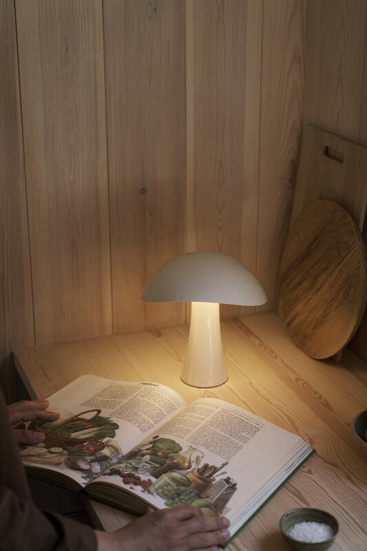 Louis Poulsen Rumee 220 lampe de table portable, blanc nuage, image décorative