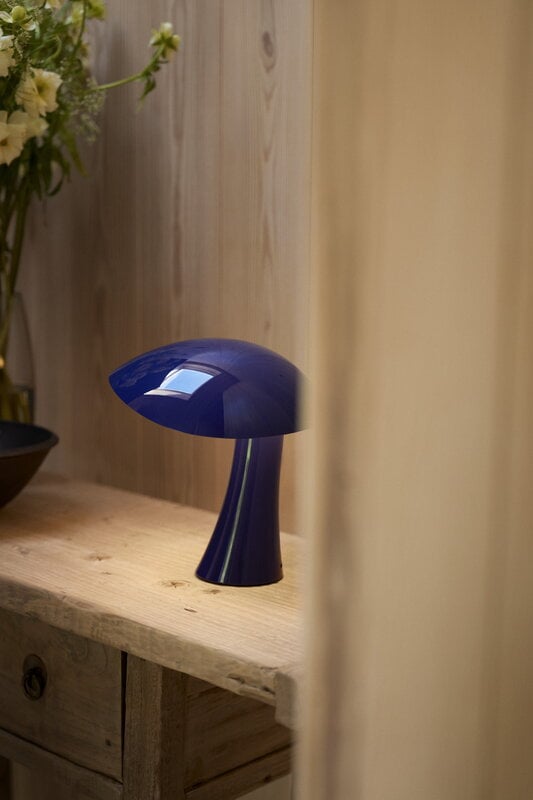 Louis Poulsen Rumee 220 portable table lamp, night blue, decoration image