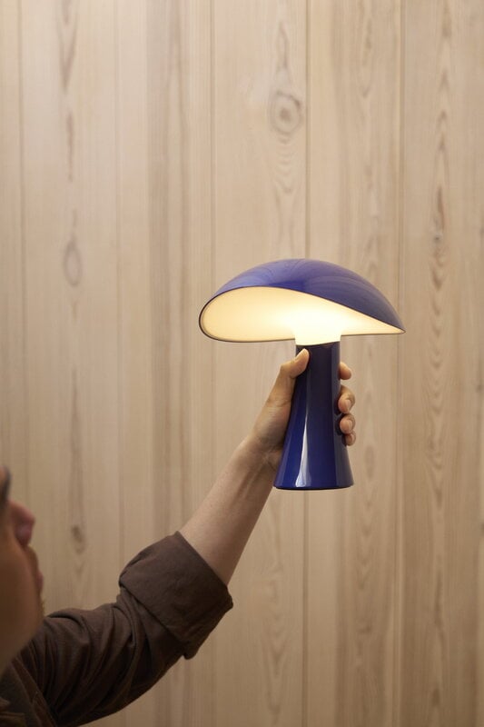 Louis Poulsen Rumee 220 portable table lamp, night blue, decoration image