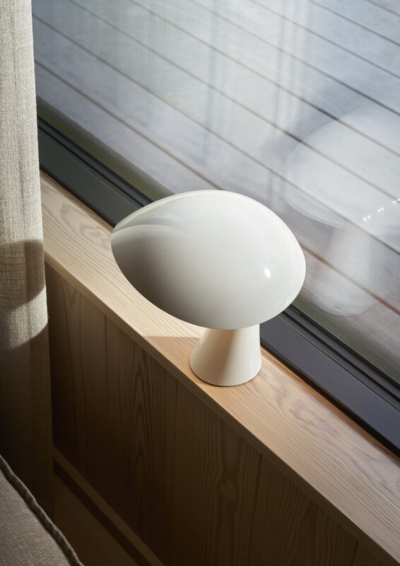 Louis Poulsen Rumee 220 lampe de table portable, blanc nuage, image décorative